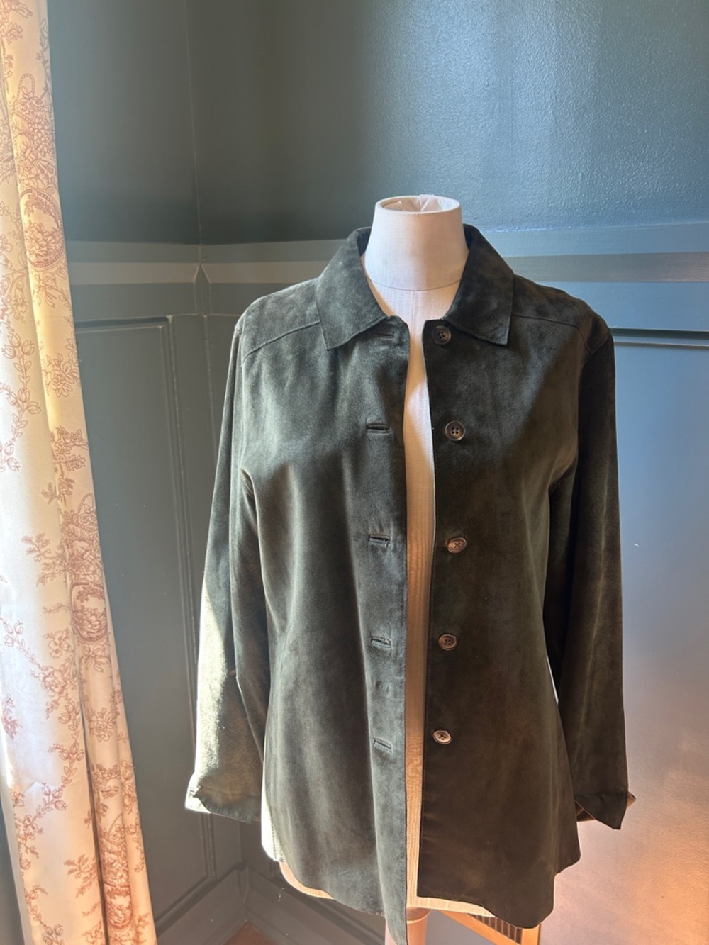 Valerie by Valerie Steven’s Women's Dark Olive Suede Button-Up Jacket      SizeM